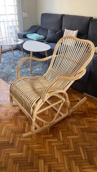 Poltrona a dondolo in vimini naturale