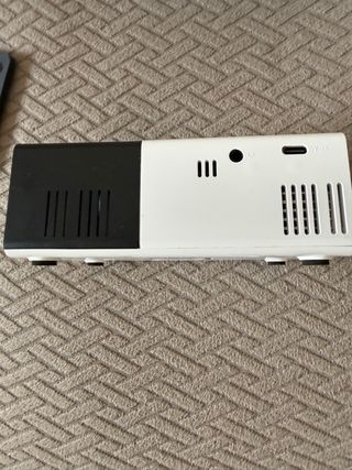 Mini proyector LED con mando