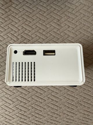 Mini proyector LED con mando