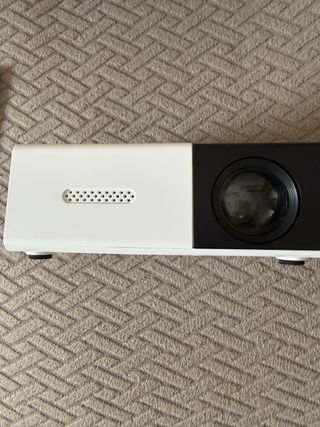 Mini proyector LED con mando