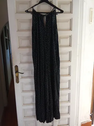 Mono negro con lunares blancos