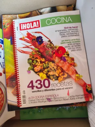 Caja grande con libros cocina