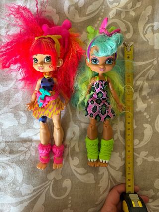 Muñecas Cave Club con Dinosaurio