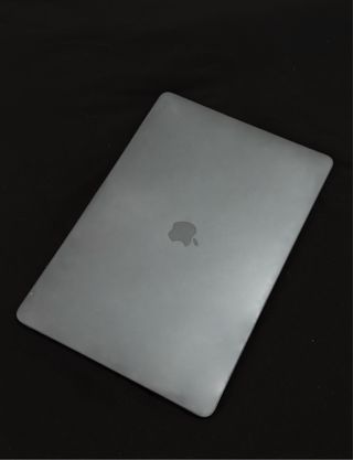 MacBook Pro 15” 2018 i7 · 16GB RAM · 512GB SSD