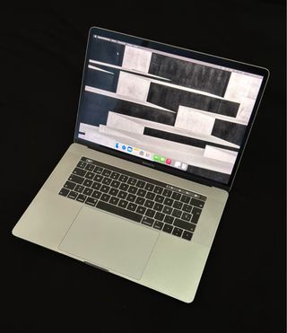 MacBook Pro 15” 2018 i7 · 16GB RAM · 512GB SSD