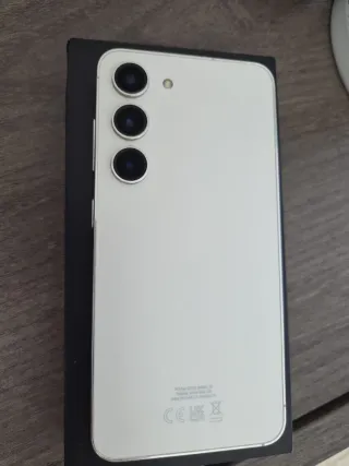 Samsung Galaxy S23 en su caja,cómo nuevo.