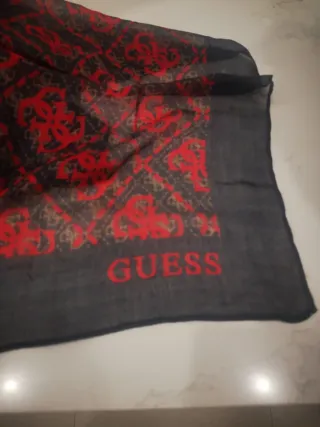 Pañuelo Guess Original Rojo y Negro
