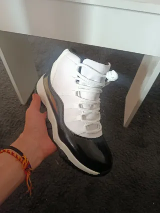 Air Jordan 11 Retro Blancas y Negras