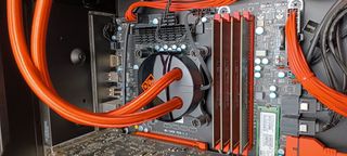 OMEN X Cubico Gaming PC + Monitor Samsung Curvo