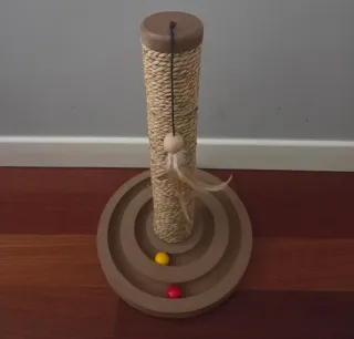 Rascador para gatos de sisal y madera