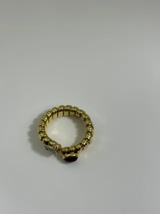 Sortija oro con rubí y diamantes