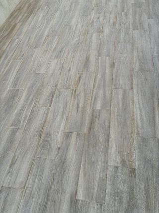 Pavimento exterior antideslizante C3 efecto madera