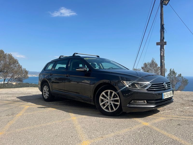 Volkswagen Passat 2018 - foto 1