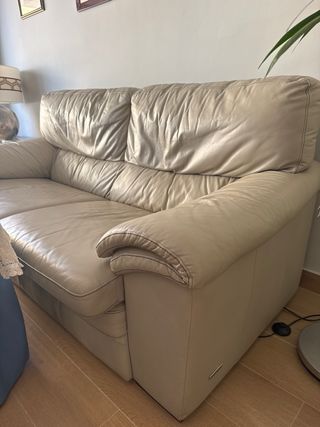 Sofá de piel beige 3 plazas