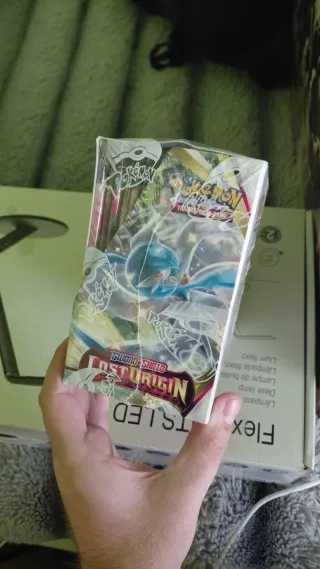 Caja Pokémon Lost Origin (Inglés)