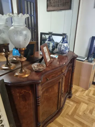 SE REGALAN MUEBLES POR TENER QUE VACIAR EL PISO