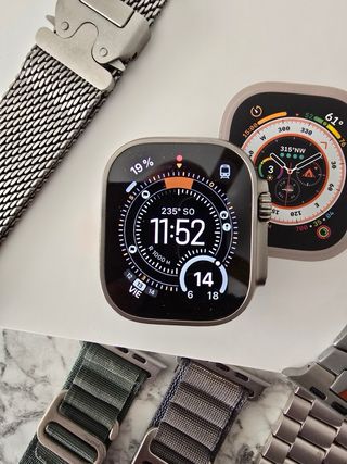 iPhone 13 Pro-Max Verde e Apple Watch Ultra Titanio