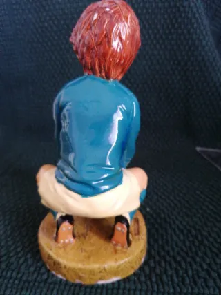 Figura Escayola Niño Fútbol Oviedo