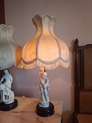 Lámparas de mesa cerámica y tela.