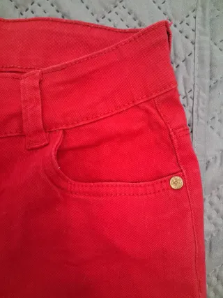 Vaqueros rojos talla 12-14 (158 cm)