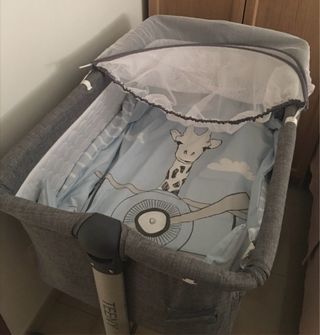 Mini cuna Teeny con mosquitera.