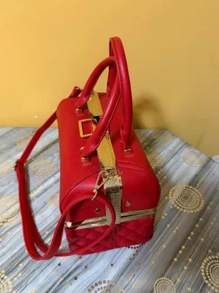 Bolso Guess Rojo y Dorado