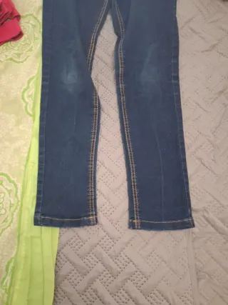 Vaqueros niña oscuros