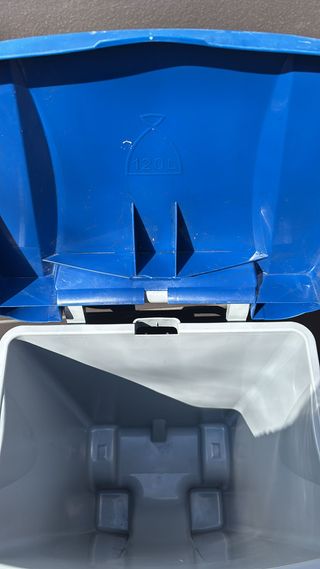 Contenedor cubo basura industrial azul