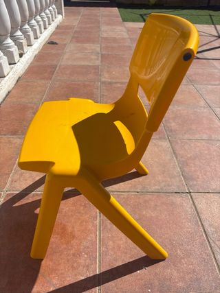 Silla infantil amarilla