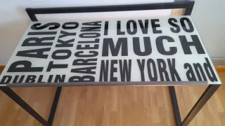 Mesa de estudio metálica y cristal