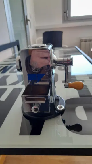 Mesa de estudio metálica y cristal