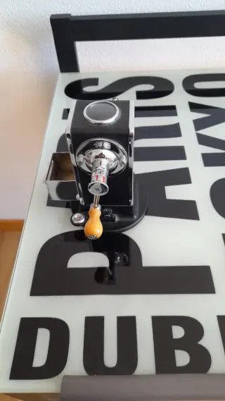 Mesa de estudio metálica y cristal