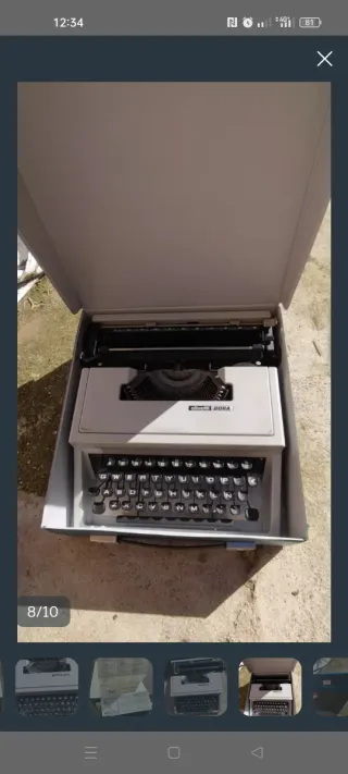 Máquina de escribir Olivetti Dora