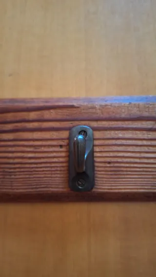 Attaccapanni vintage in legno e metallo