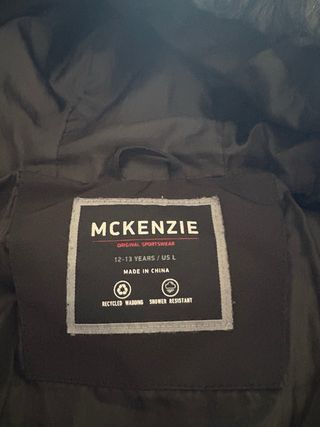 Abrigo McKenzie Negro con Capucha