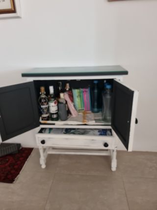 Mueble Botellero Blanco y Negro