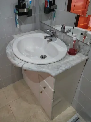 Mueble de baño mármol y madera