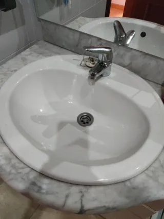 Mueble de baño mármol y madera