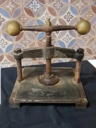 Prensa de imprenta antigua