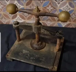 Prensa de imprenta antigua