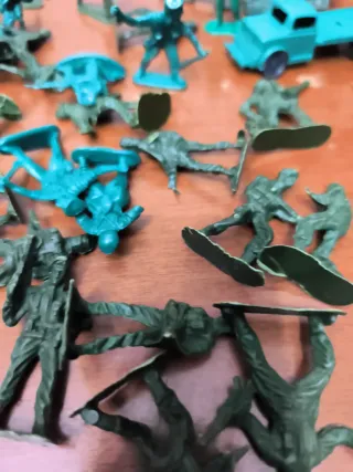 Lotto soldatini militari verdi