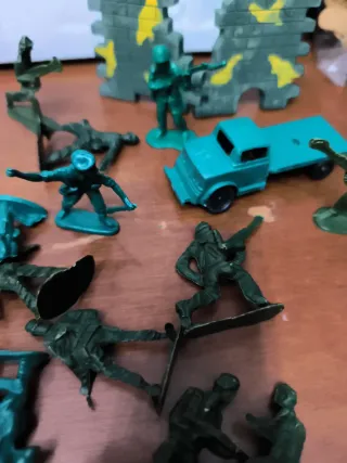 Lotto soldatini militari verdi