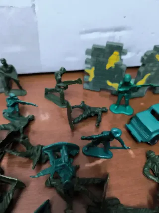 Lotto soldatini militari verdi