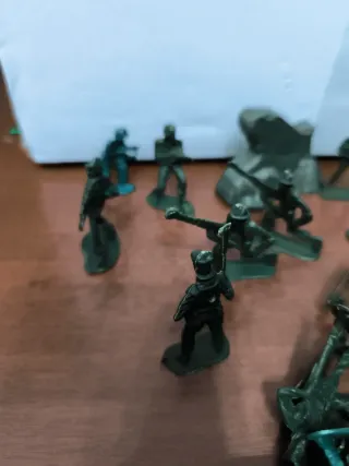 Lotto soldatini militari verdi