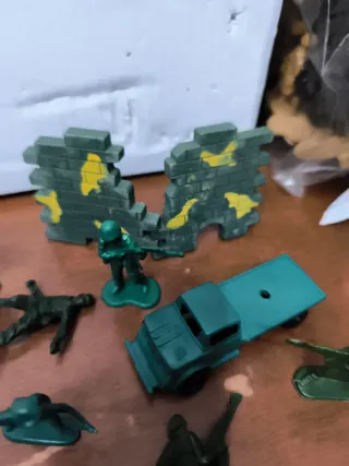 Lotto soldatini militari verdi