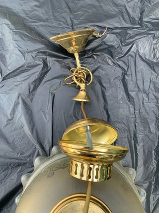 Lámpara de techo dorada y cristal