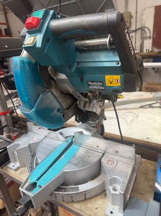 Ingletadora Makita LH1201FL