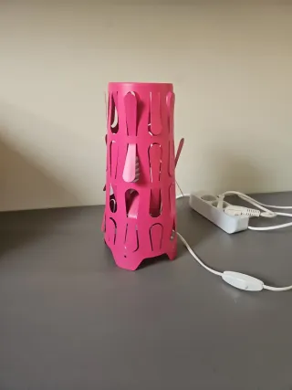 Lámpara de mesa rosa