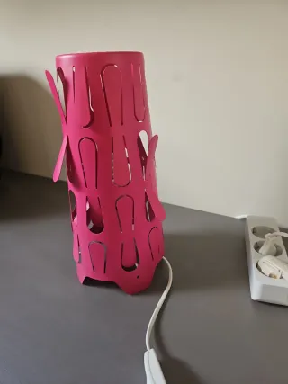 Lámpara de mesa rosa