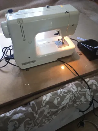 Máquina de coser Alfa 639 funciona perfecta